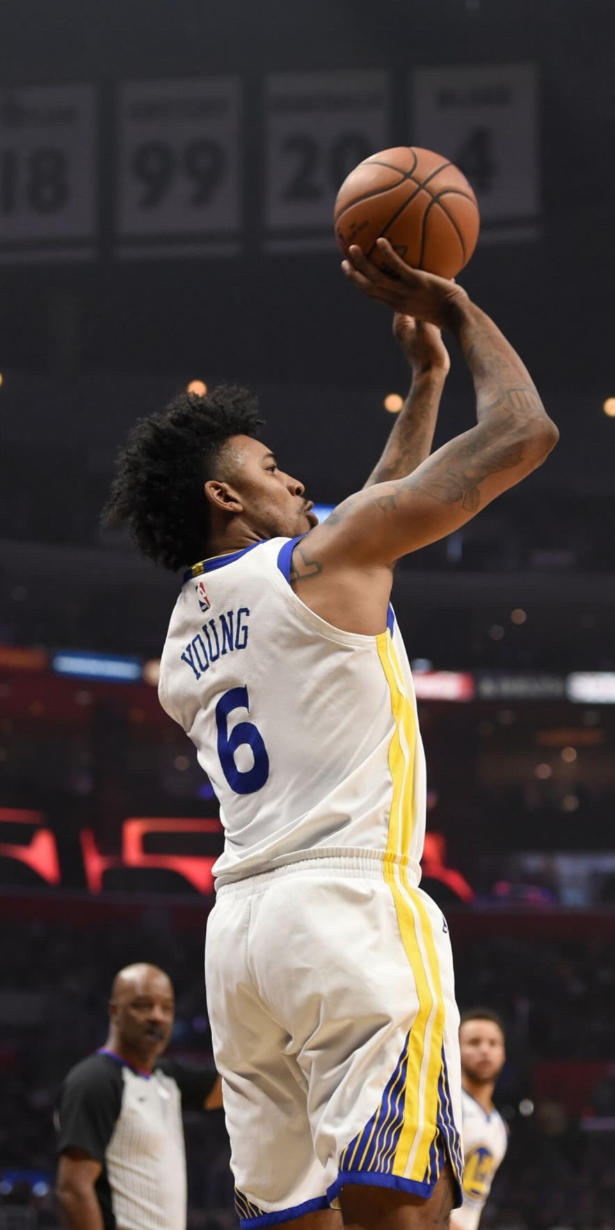 边后卫内收 边后卫内收